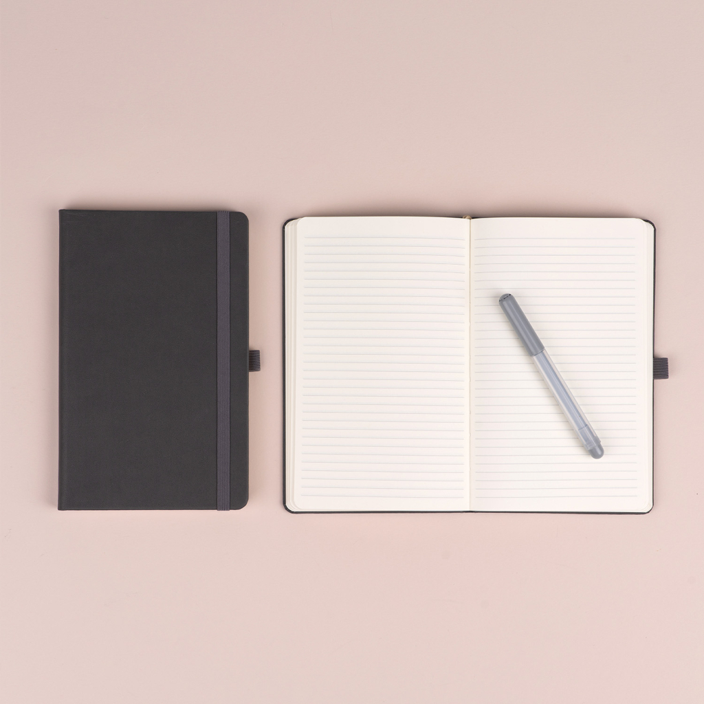 Notes šedý linkovaný 13 × 21 cm