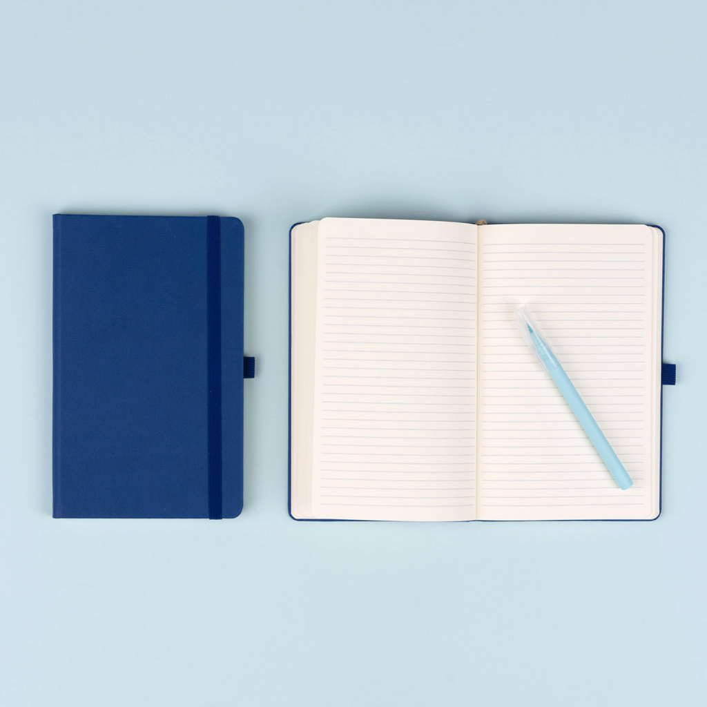 Notes tmavě modrý linkovaný 13 × 21 cm