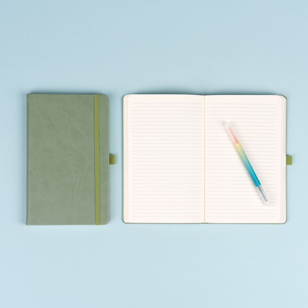 Notes zelený linkovaný 13 × 21 cm