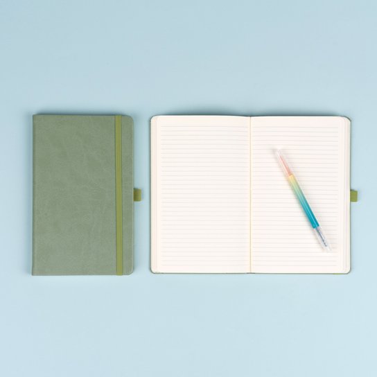 Notes zelený linkovaný 13 × 21 cm