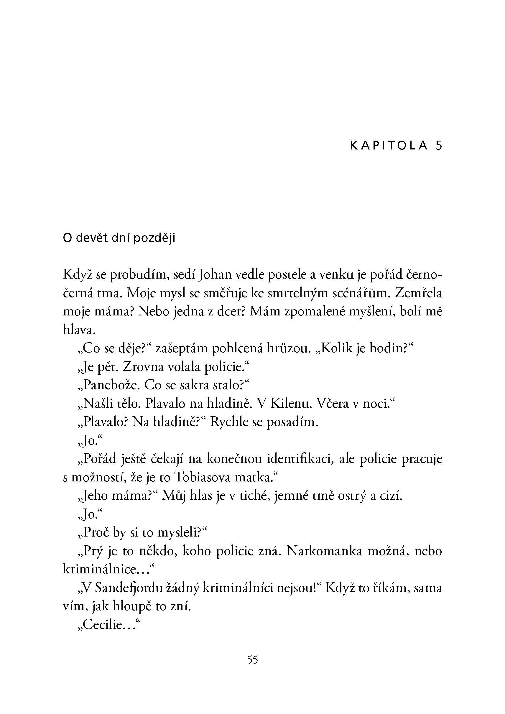 Chlapec mezi dveřmi