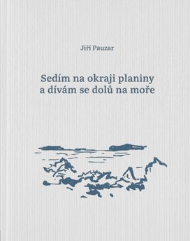 Sedím na okraji planiny a dívám se dolů na moře